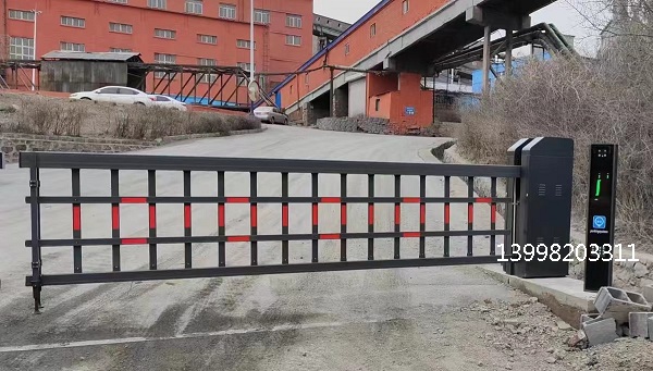 本溪歪頭山鐵礦安裝空降道閘車牌識別系統(tǒng)