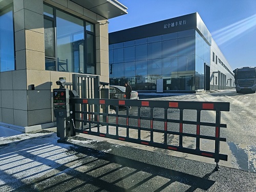 沈陽渾南4S店雙機箱空降道閘